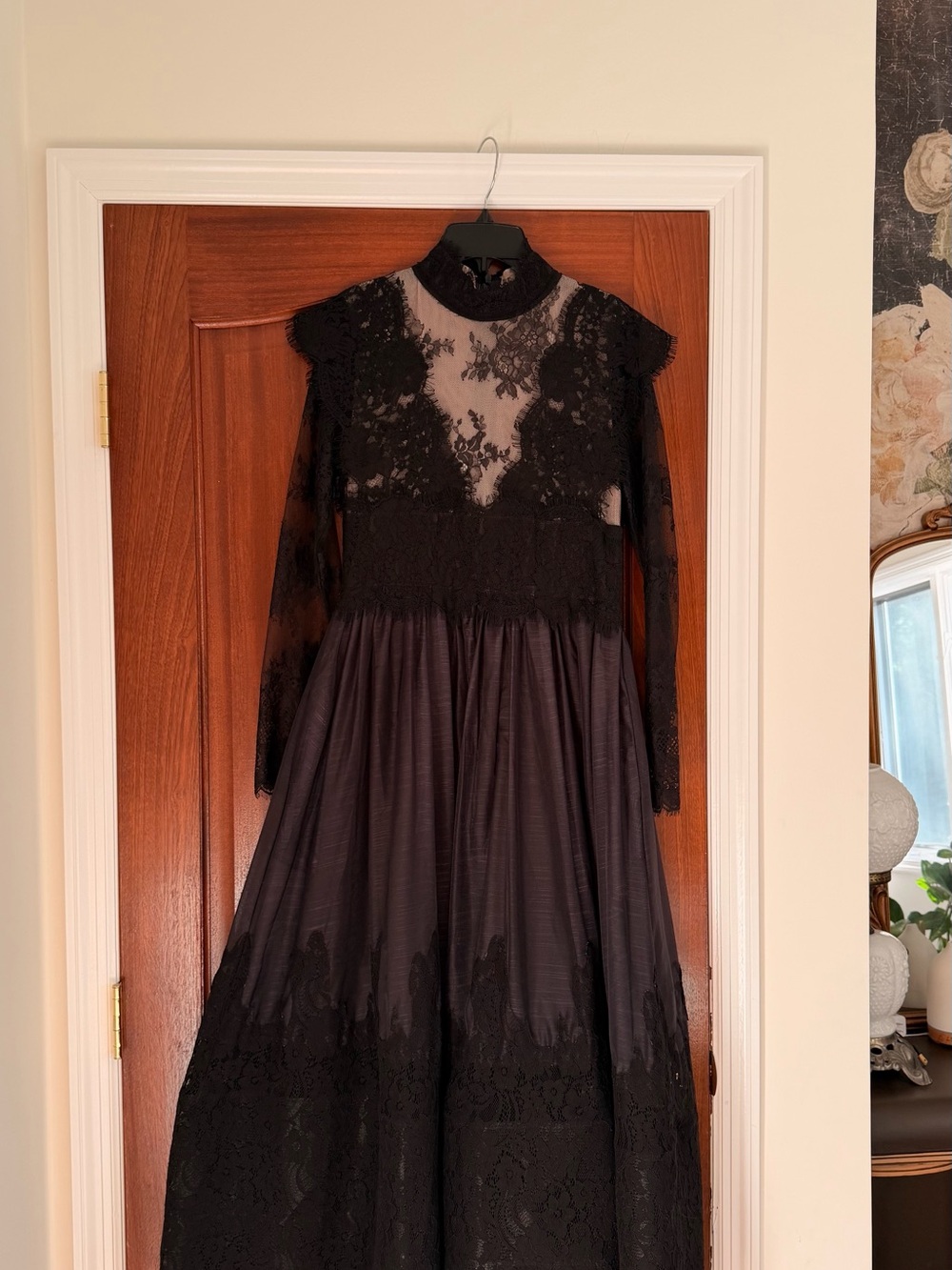 Elegant Black Lace Long-Sleeve Maxi Dress